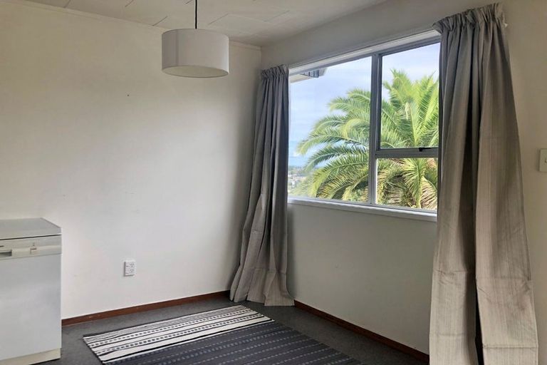 Photo of property in 4a Lavery Place, Sunnynook, Auckland, 0632