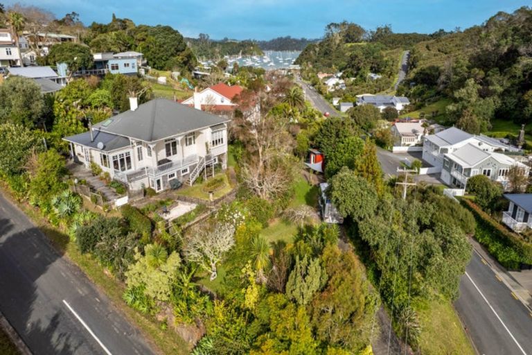 Photo of property in 9 Robertson Street, Russell, 0202