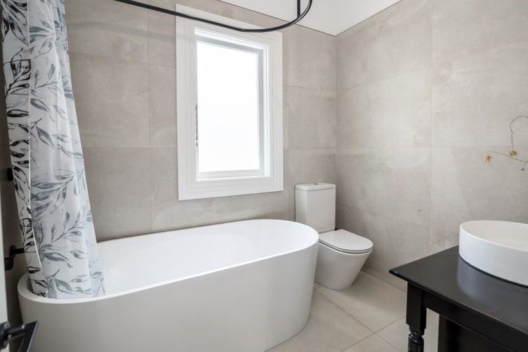 Photo of property in 250 Main Street, Greytown, 5712