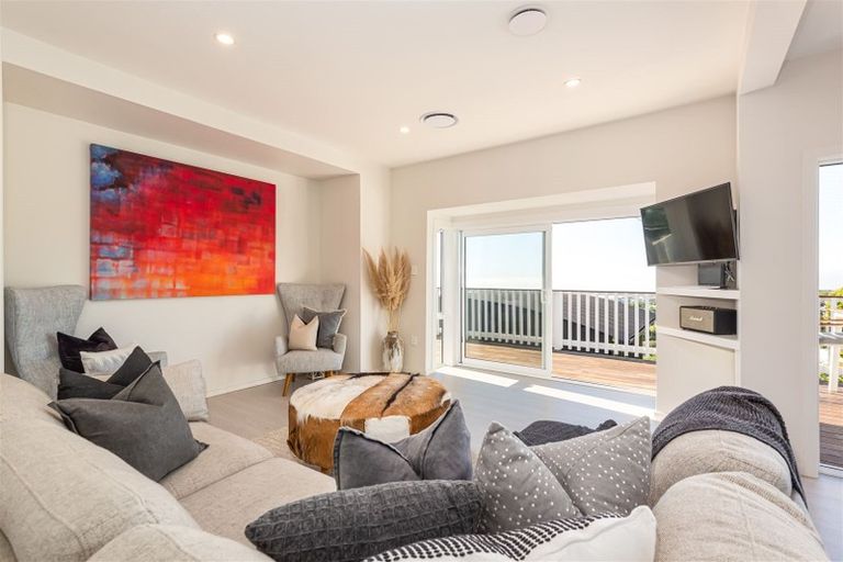 Photo of property in 1/182 Mount Pleasant Road, Mount Pleasant, Christchurch, 8081