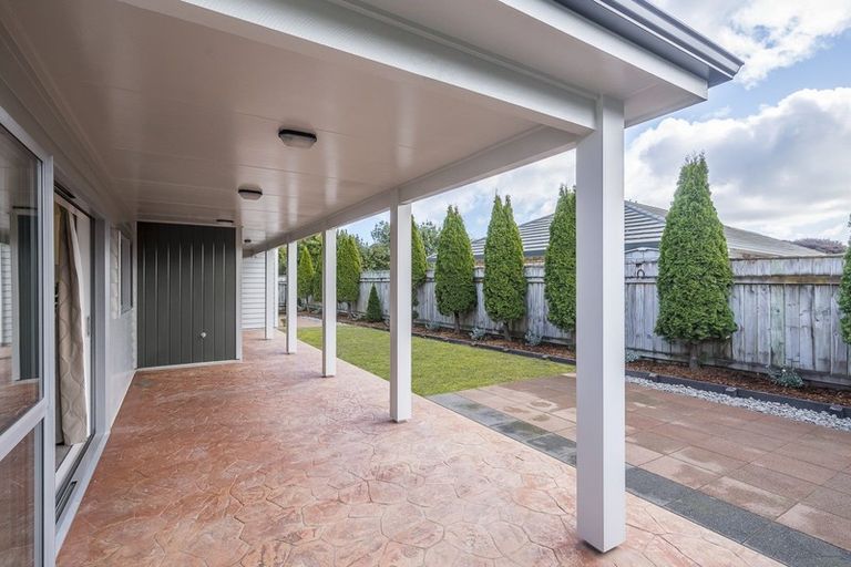 Photo of property in 6 Holcombe Drive, Paraparaumu, 5032