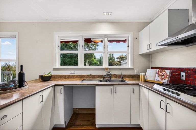 Photo of property in 49 Tiroroa Avenue, Te Atatu South, Auckland, 0610