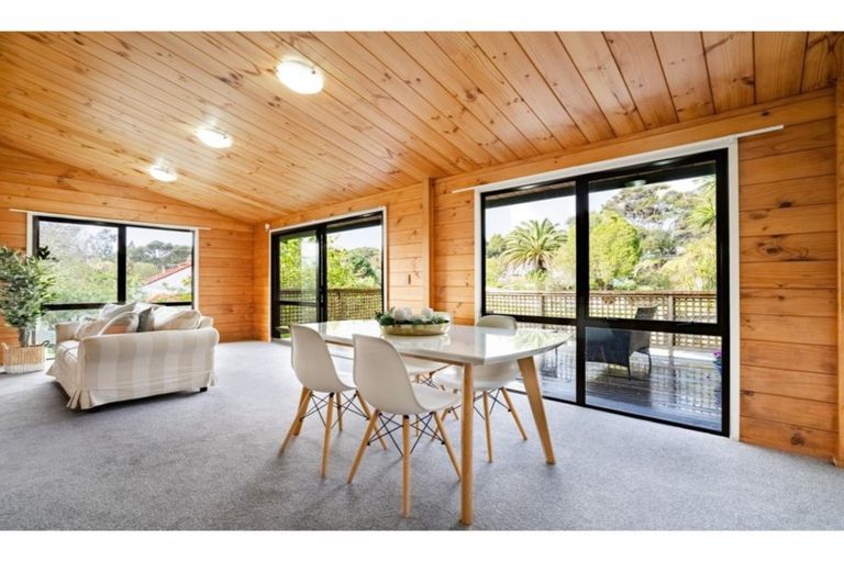 Photo of property in 27 Wirihana Road, Titirangi, Auckland, 0604