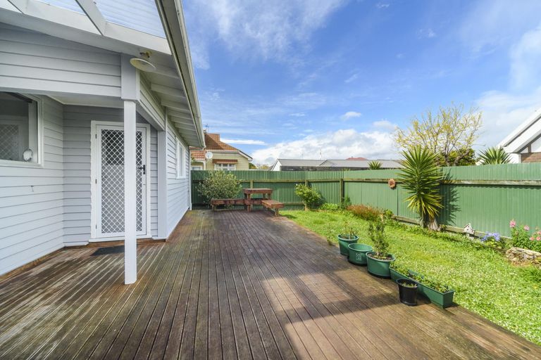 Photo of property in 126 Heretaunga Street, Palmerston North, 4414