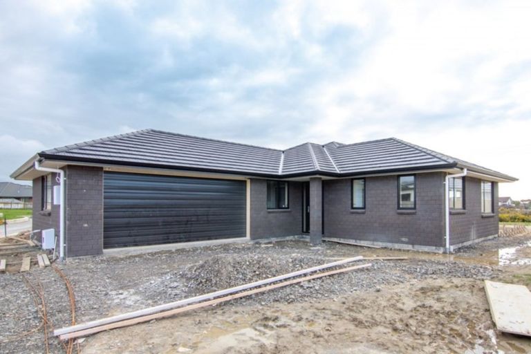 Photo of property in 23 Monaco Grove, Fitzherbert, Palmerston North, 4410