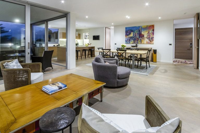 Photo of property in 21 Ocean View Road, Milford, Auckland, 0620