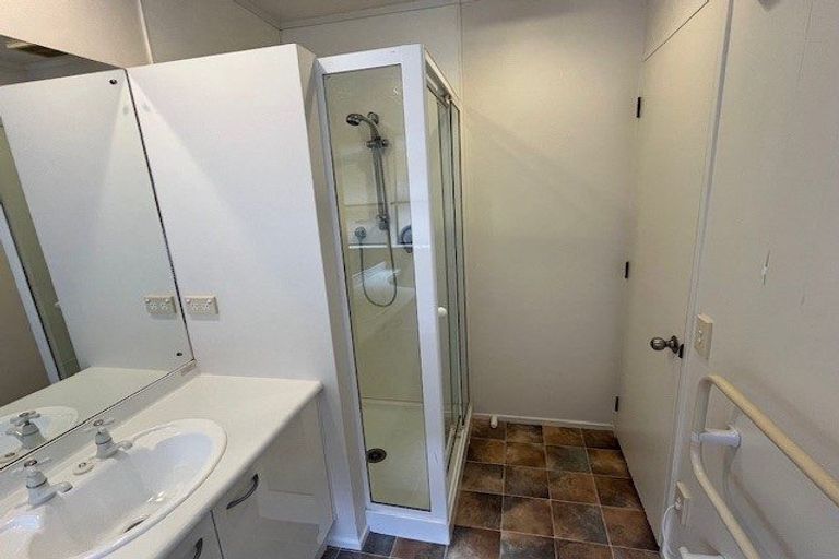 Photo of property in 2/31 Crescent Hills Court, Northpark, Auckland, 2013