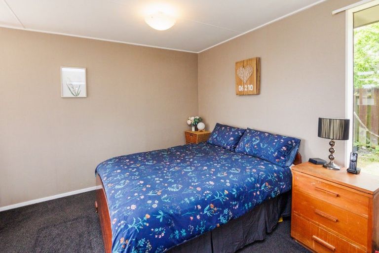 Photo of property in 24 Kowhai Street, Tokomaru, Palmerston North, 4474