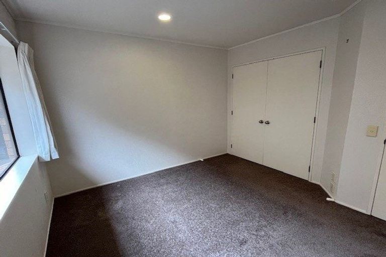 Photo of property in 2/31 Crescent Hills Court, Northpark, Auckland, 2013