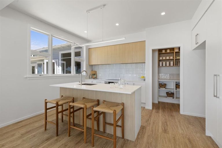 Photo of property in 61 Moncks Spur Road, Redcliffs, Christchurch, 8081