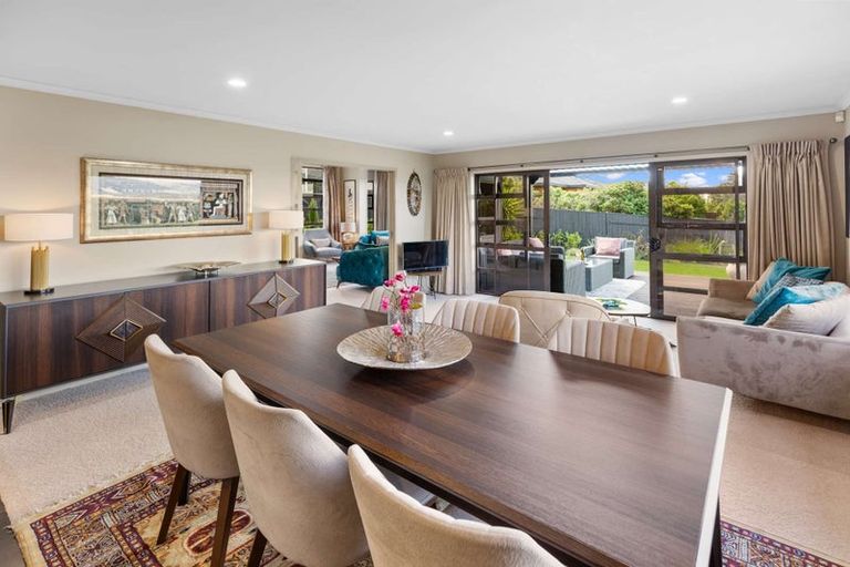 Photo of property in 28 Johnstone Drive, Fitzherbert, Palmerston North, 4410