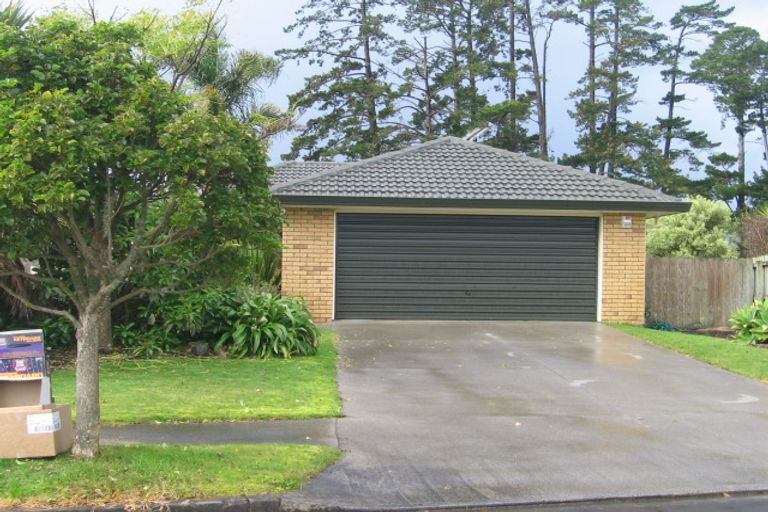 Photo of property in 12 Lutana Place, Burswood, Auckland, 2013