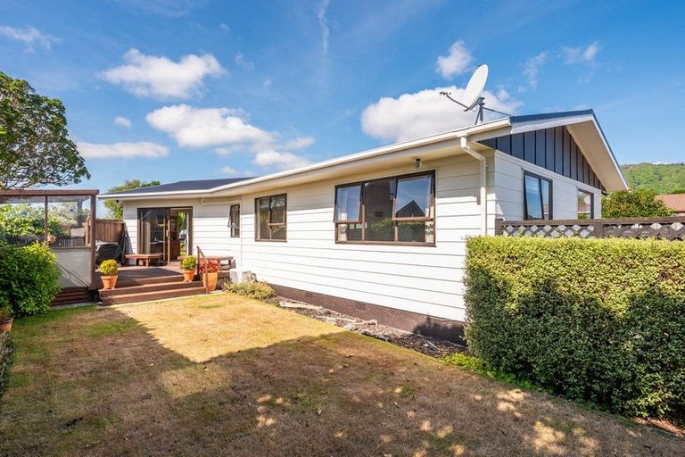 Photo of property in 15 Kanawa Street, Waikanae, 5036