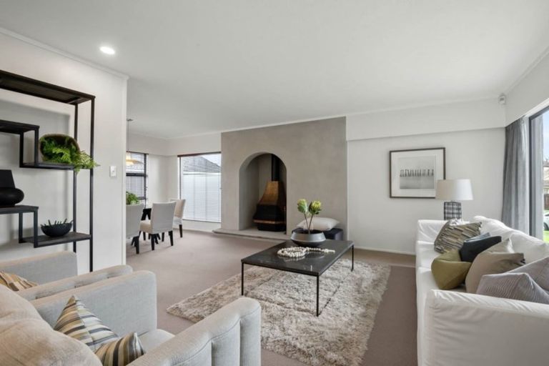 Photo of property in 14 Fielding Crescent, Farm Cove, Auckland, 2012