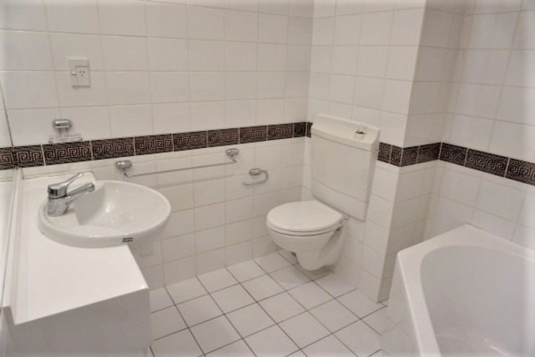 Photo of property in St James Courts, 8/77 Gloucester Street, Christchurch Central, Christchurch, 8013