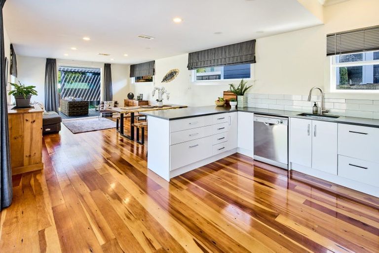 Photo of property in 22 Central Terrace, Alicetown, Lower Hutt, 5010