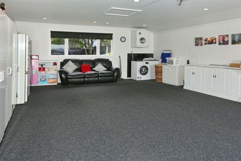 Photo of property in 27 Norcross Avenue, Henderson, Auckland, 0612