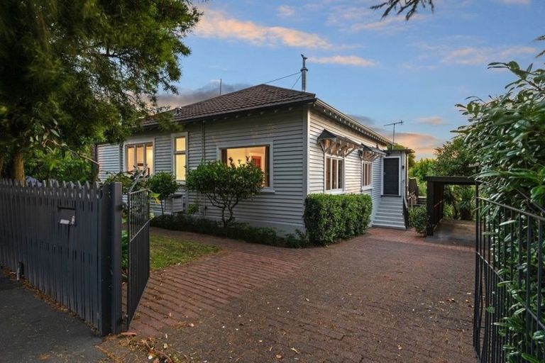 Photo of property in 96 Dyers Pass Road, Cashmere, Christchurch, 8022