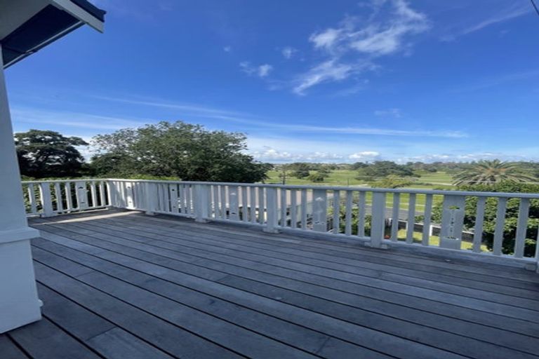 Photo of property in 50 Wairoa Road, Narrow Neck, Auckland, 0624