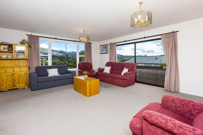 Photo of property in 27 Sunnyview Drive, Brown Owl, Upper Hutt, 5018