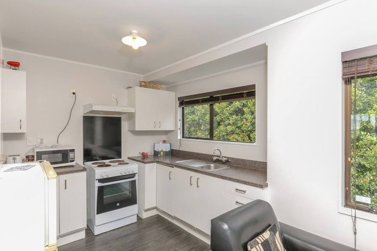 Photo of property in 14 Arde Place, Massey, Auckland, 0614