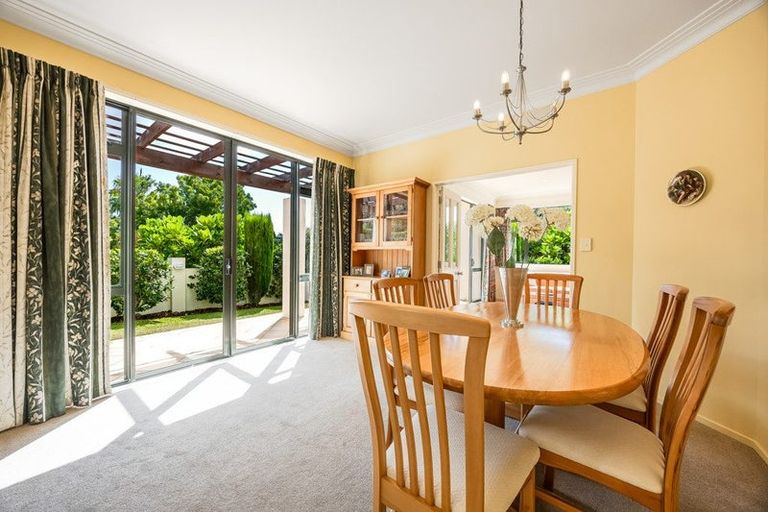 Photo of property in 30 Woodridge Avenue, Northcross, Auckland, 0630