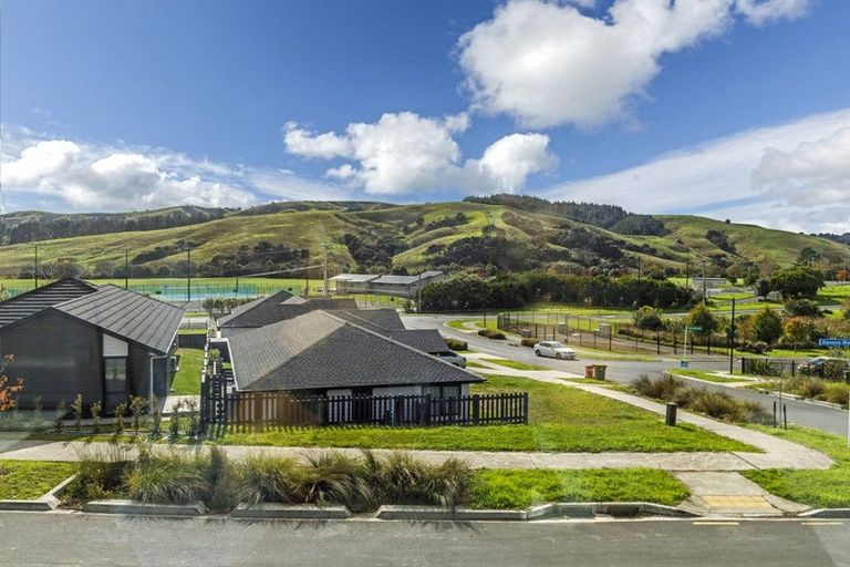 Photo of property in 2 Kanono Way, Helensville, 0800