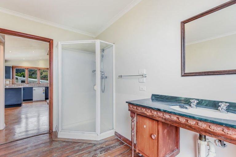 Photo of property in 24 Devon Street, Picton, 7220