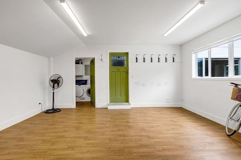 Photo of property in 4 Price Street, Westown, New Plymouth, 4310