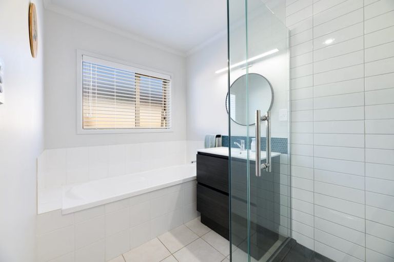 Photo of property in 8 Brookwood Drive, Henderson, Auckland, 0612