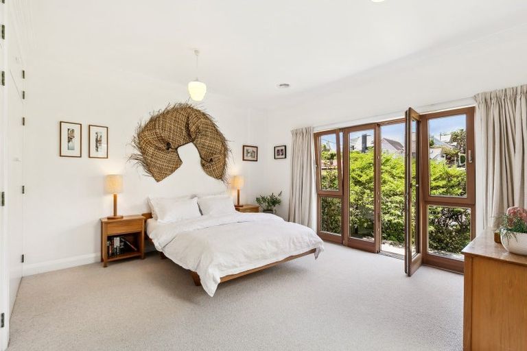 Photo of property in 60 Glen Road, Kelburn, Wellington, 6012