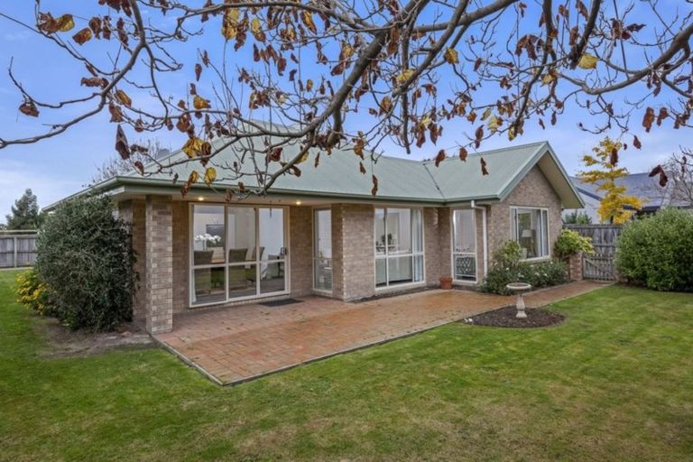 Photo of property in 19 Thornwood Place, Redwood, Christchurch, 8051