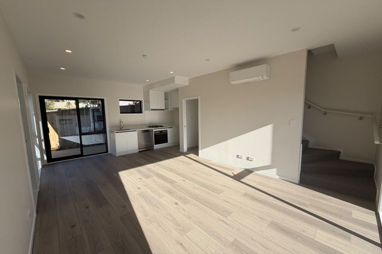 Photo of property in 27 Meadowood Drive, Unsworth Heights, Auckland, 0632