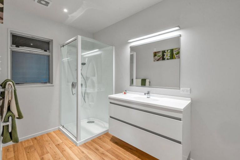 Photo of property in 47 Pohutukawa Avenue, Shelly Park, Auckland, 2014