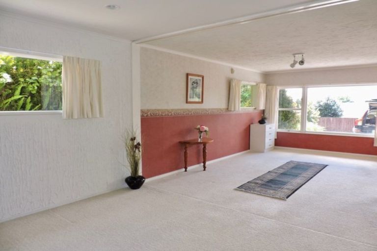 Photo of property in 5 Gonville Street, Tawa, Wellington, 5028