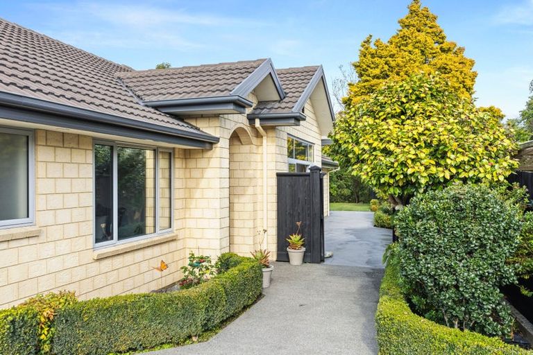 Photo of property in 15a Westburn Terrace, Burnside, Christchurch, 8041