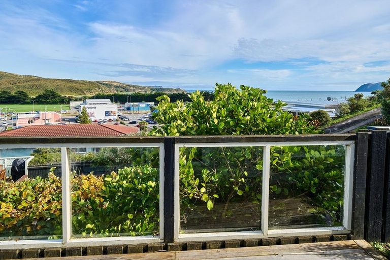 Photo of property in 9 Mana View Road, Paremata, Porirua, 5026