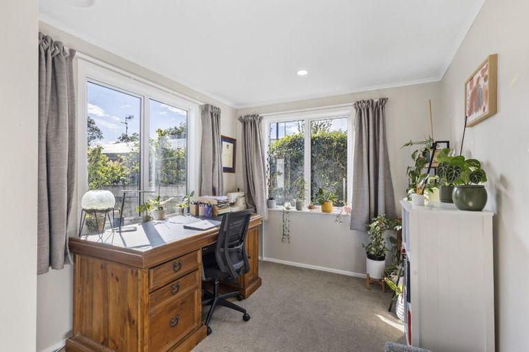 Photo of property in 1 Williams Terrace, Fitzherbert, Palmerston North, 4410