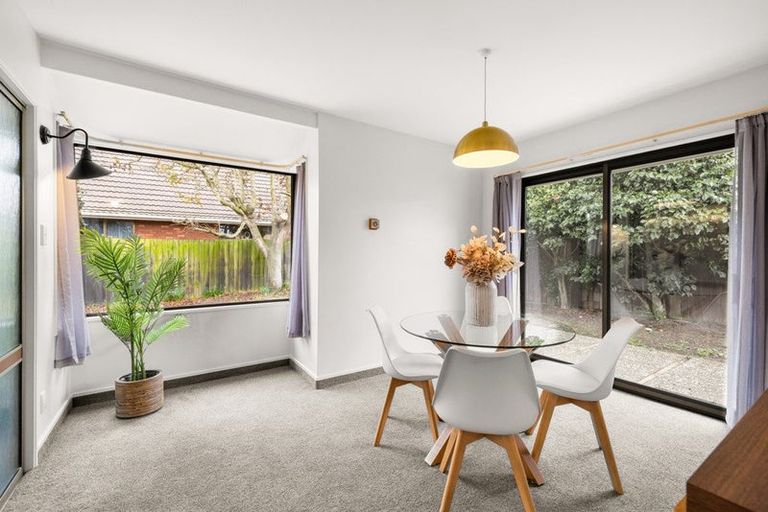 Photo of property in 2/7 Ringwood Place, Avonhead, Christchurch, 8042