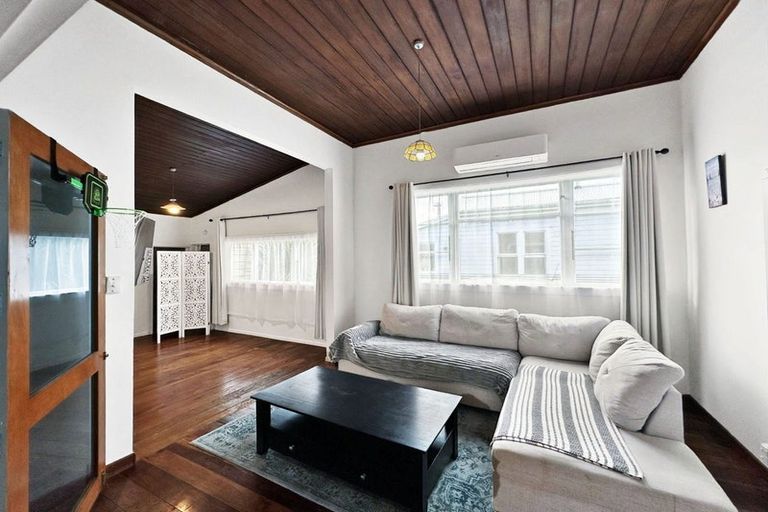 Photo of property in 11 Kelvin Street, Aramoho, Wanganui, 4500