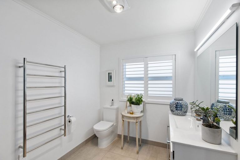 Photo of property in 1/87-89 Hinemoa Street, Birkenhead, Auckland, 0626