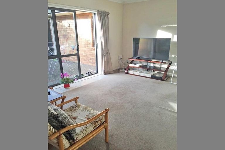 Photo of property in 24 Newinn Crescent, East Tamaki Heights, Auckland, 2016