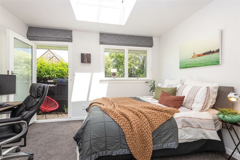 Photo of property in 2/10 Ladbrokes Place, Fendalton, Christchurch, 8052