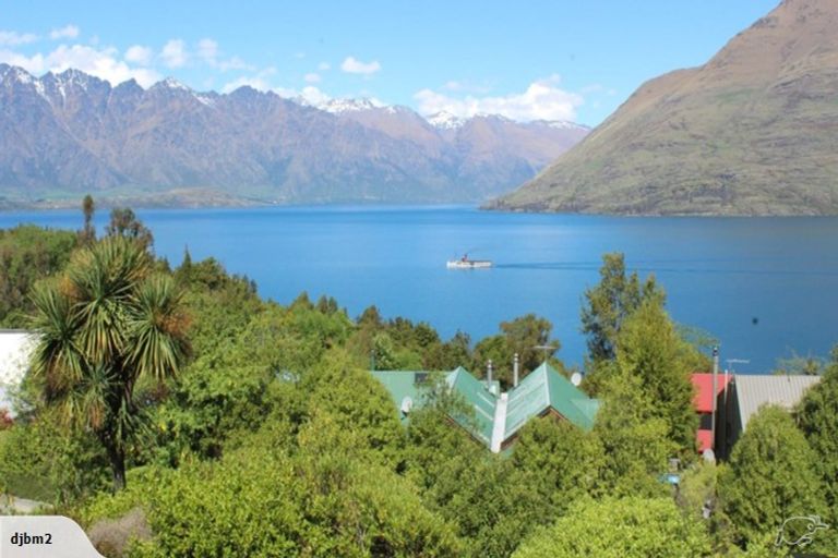 Photo of property in 11 Evergreen Place, Sunshine Bay, Queenstown, 9300