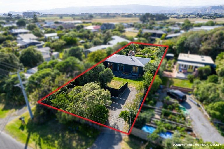 Photo of property in 50 Dixie Street, Te Horo Beach, Otaki, 5581