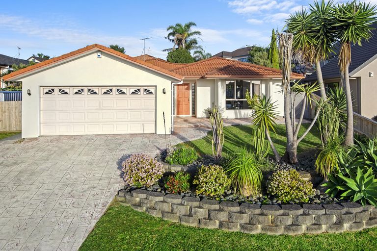 Photo of property in 55 Mt Lebanon Crescent, The Gardens, Auckland, 2105