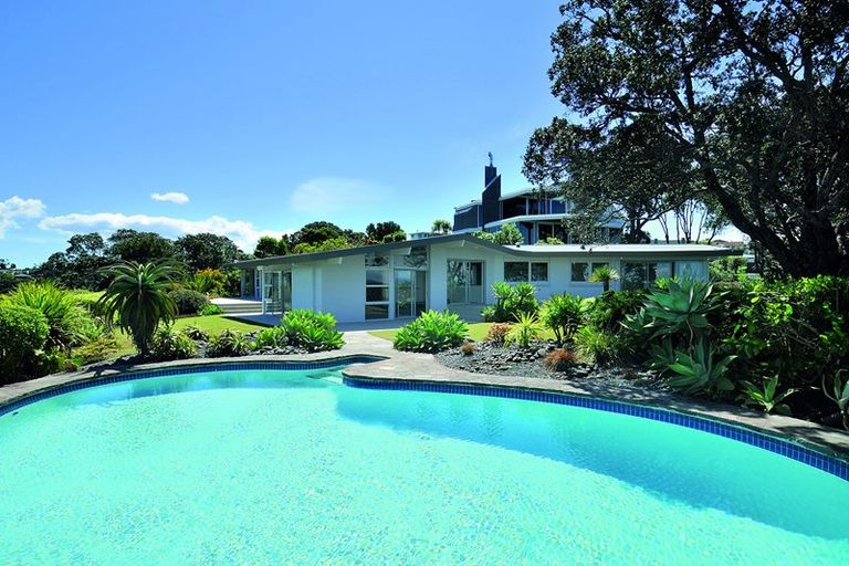 Photo of property in 62 Sharon Road, Waiake, Auckland, 0630