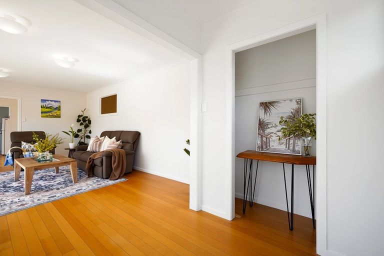 Photo of property in 46 Lowtherhurst Road, Massey, Auckland, 0614