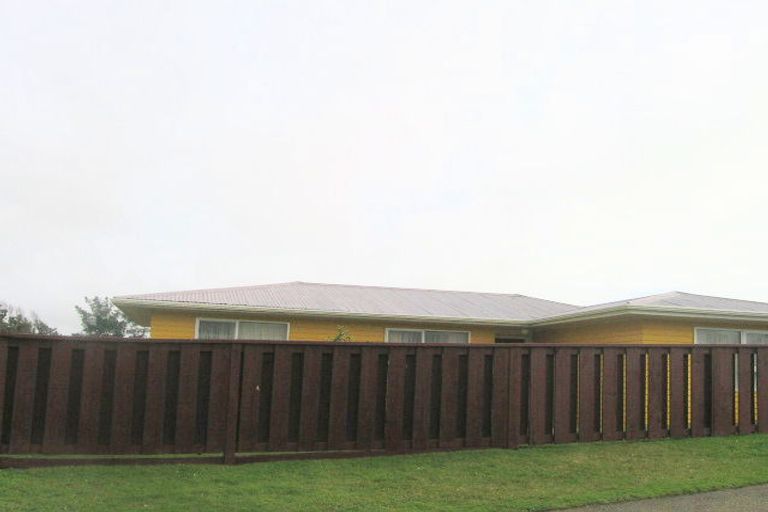Photo of property in 69 Beauzami Crescent, Ascot Park, Porirua, 5024