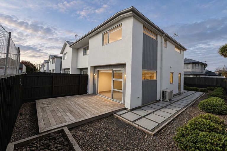 Photo of property in 9/51 Hills Road, Edgeware, Christchurch, 8013